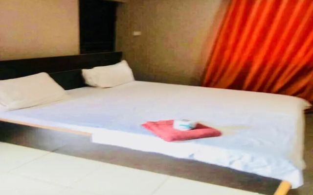 Momak 4 Hotel & Suites