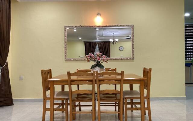 Hanna Homestay Kangar