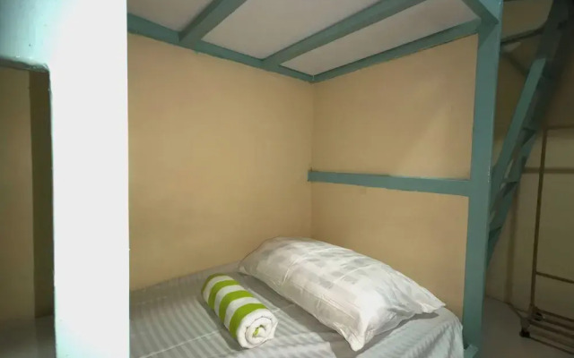 Resort’s Side Hostel near Shangrila