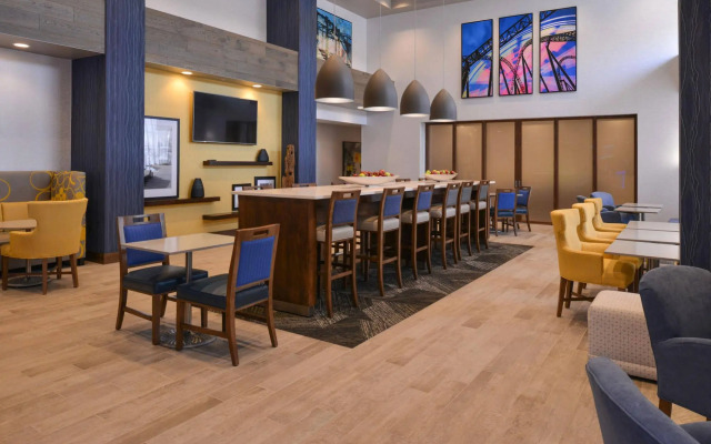 Hampton Inn & Suites Cincinnati-Mason