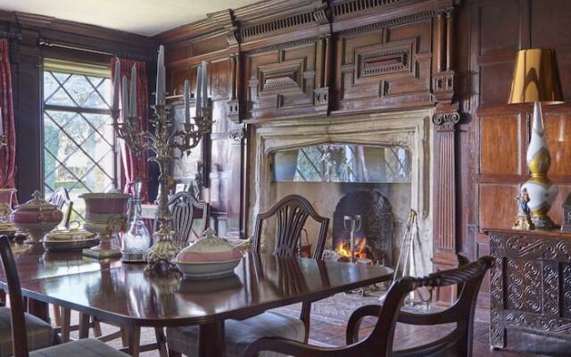 Harlington Manor