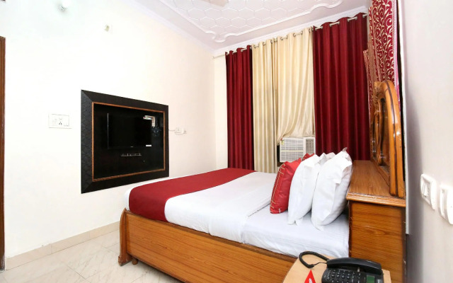 OYO 10539 Hotel Holiday Classic