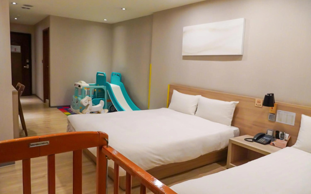 Smile 73 Hotel - Image 6