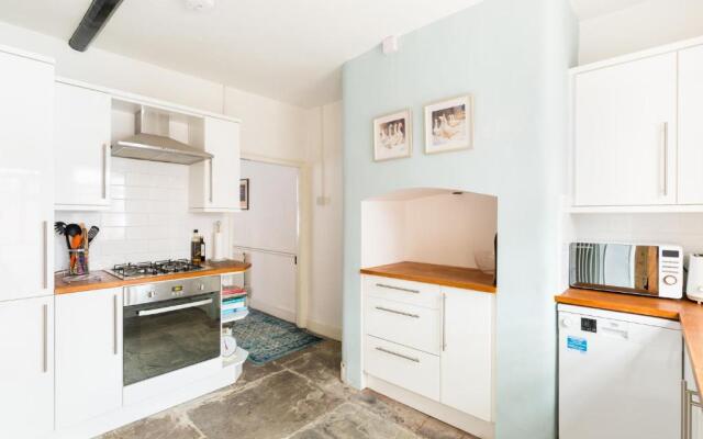 Shakespeare House, Free Parking, Town Centre Location
