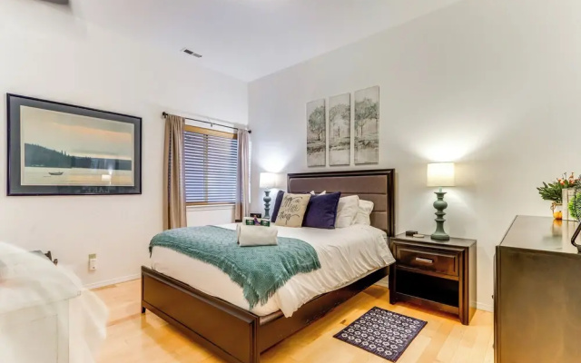 Walk Downtown: Modern 'coeur D'alene Getaway'