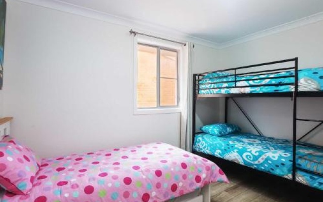 Sunrise Waters', 2/63 Soldiers Point Road - Stunning Waterfront Property – Guest Rooms – Soldiers Point