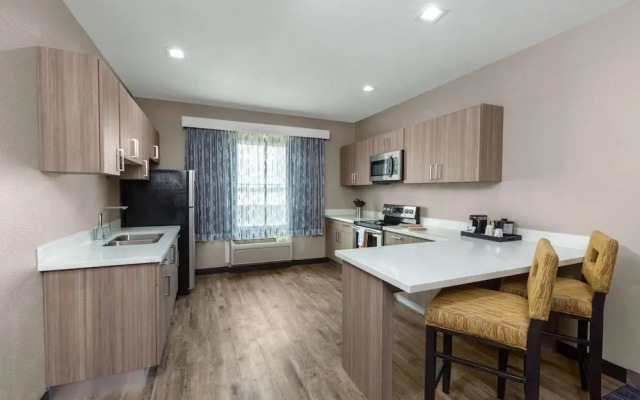 La Quinta Inn  Suites by Wyndham Houston Channelview