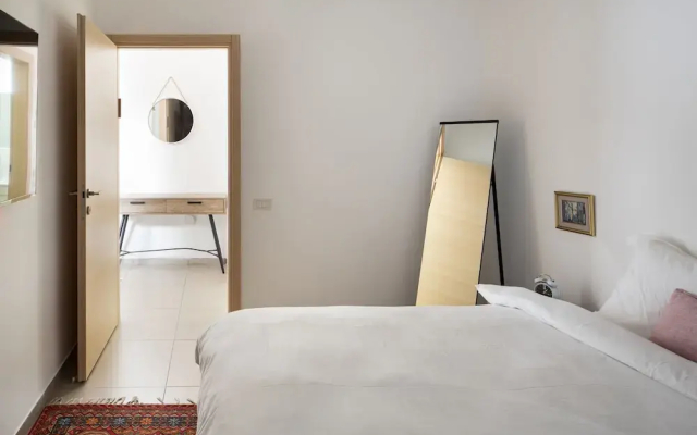 Cozy 2BDR with Parking