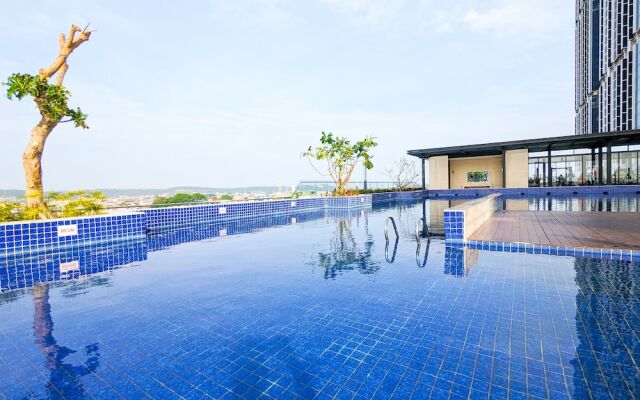 Lovina at Pollux Meisterstadt