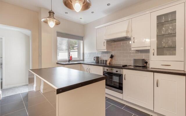 Beautiful 4 Bed House Worcester City Centre