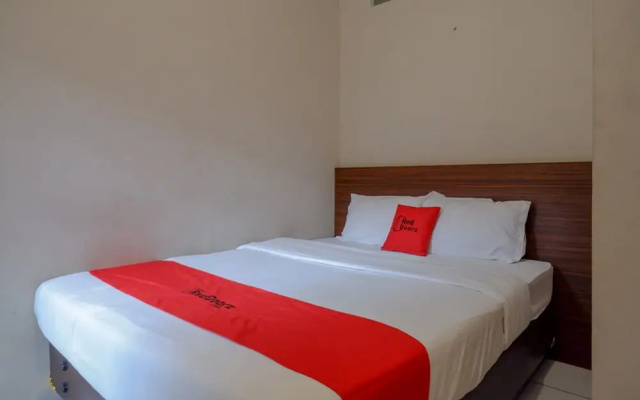 RedDoorz near Stasiun Tawang Semarang