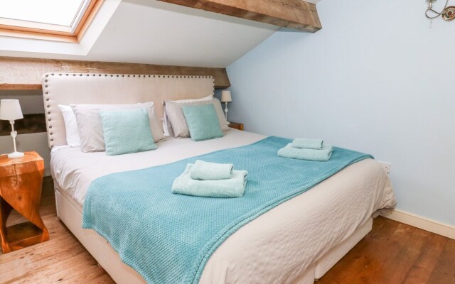 Canalside Cottage