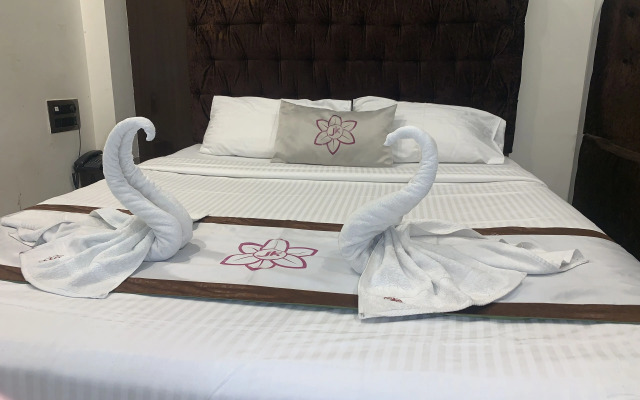 The JK Hotel - Opp Railway Station