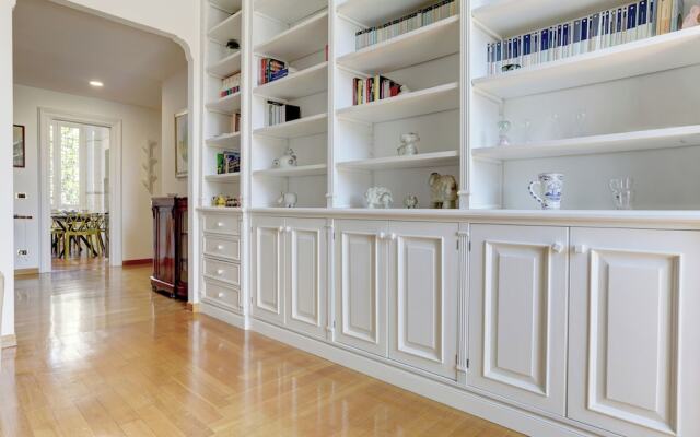 Colosseo Family Art 3BDR - Home and More