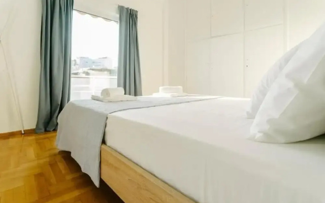 Bright apt. with view to Acropolis
