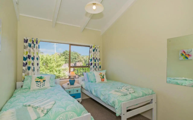 Seabreeze on Cook - Whitianga Holiday Home