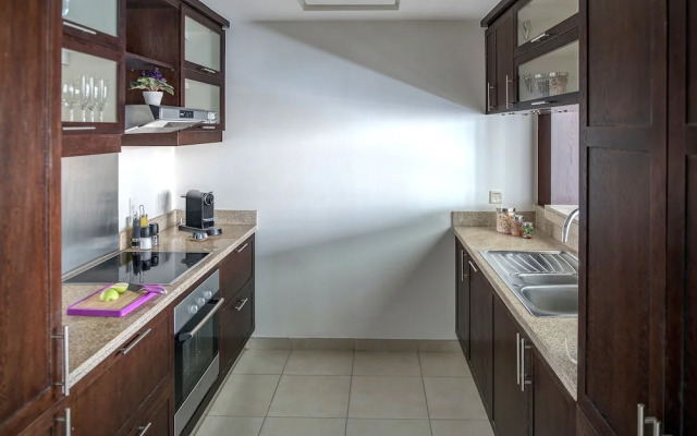 Luxury Staycation - The Residences Tower