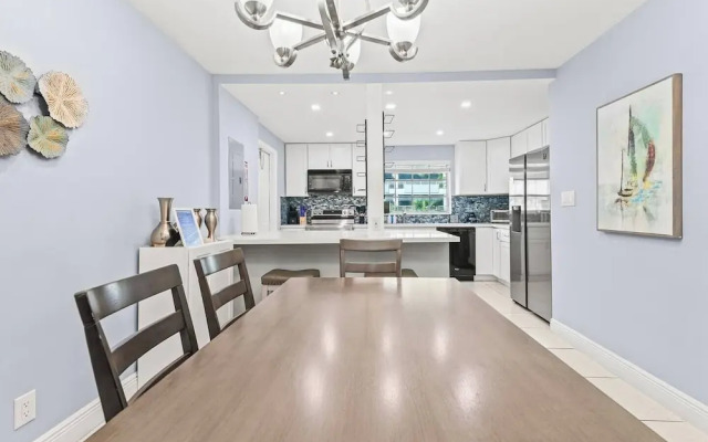 Beach, Pool; Las Olas Getaway