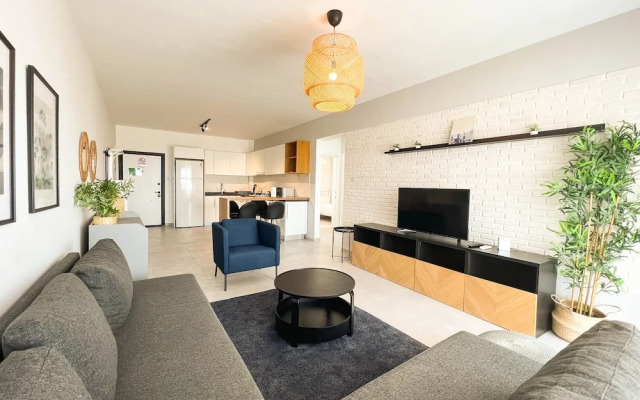 Helena Pool Apartments
