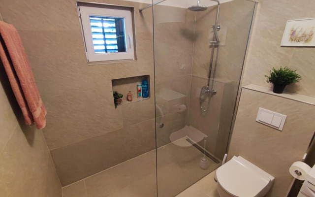 Apartment "King" Cesarica-Karlobag