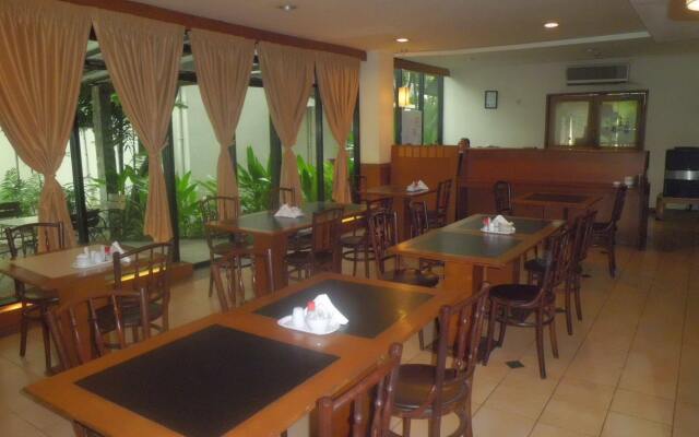 Shinju Apartment
