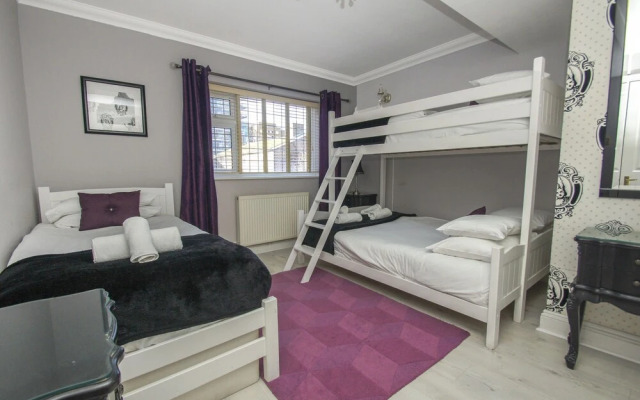 Little Paris Parking by Brighton Holiday Lets