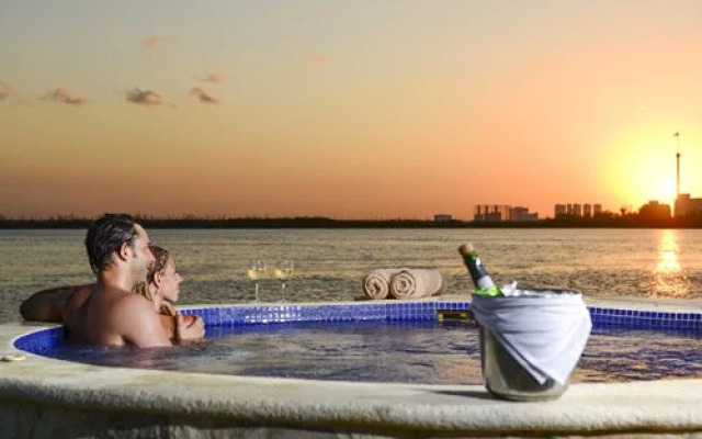 Sunset Lagoon, Cancún, Mexico