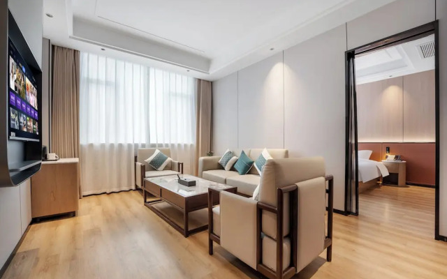 Wanzai Yijia La Maison Hotel