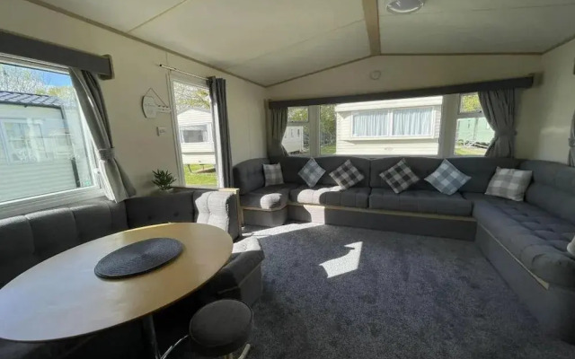 Great Caravan With Homely Feel in Clacton-on-sea