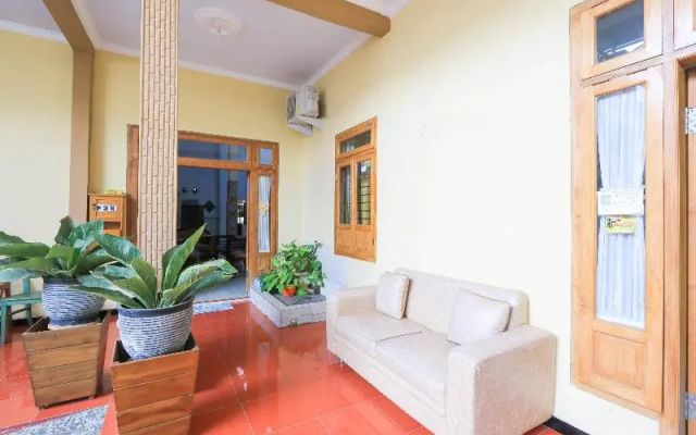 Wallet Family Residence Syariah by OYO Rooms – Lobby – Lumajang