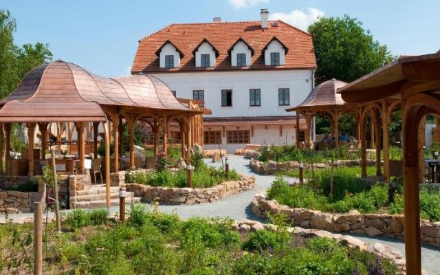 Babiččina Zahrada Penzion & Restaurace