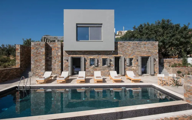 Luxury Villa With Stunning Views in Agios Nikolaos