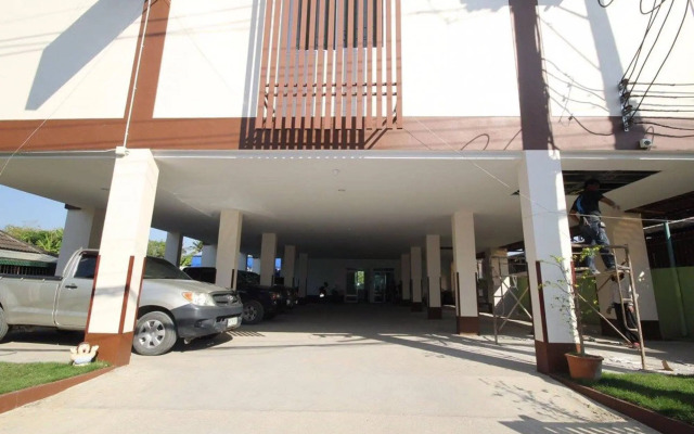Siriwat Apartment