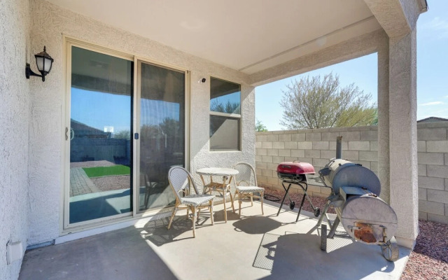 Sunny Arizona Escape w/ Patio, Grill & Fireplace!