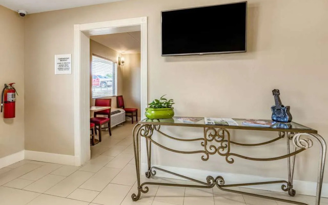 Rodeway Inn & Suites