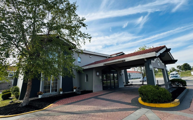 La Quinta Inn by Wyndham Indianapolis Airport Lynhurst