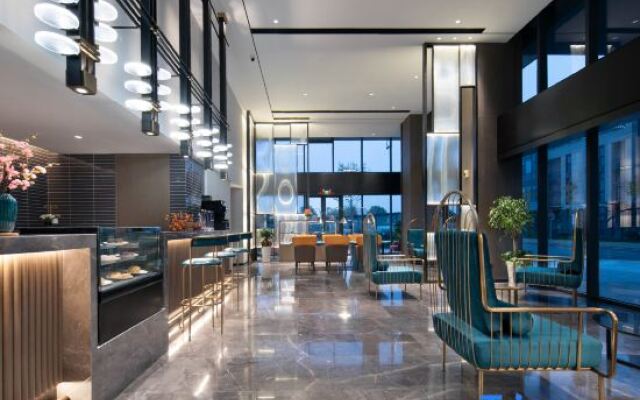 Wassim Hotel (Wuhan Tianhe Airport Aviation Headquarters Subway Station)