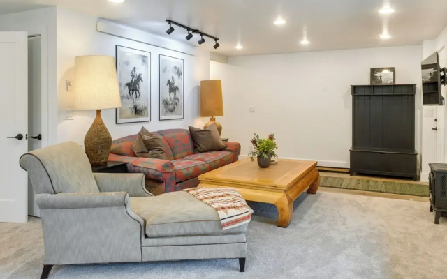 Mountain-view Home Near Hiking in Alpine!
