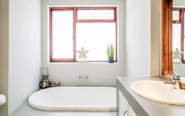 Alluring Seaside Retreat w Pool Stella di Mare