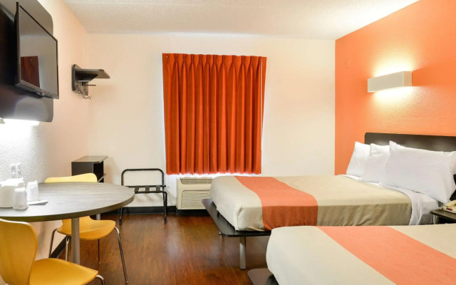 Motel 6 Toledo, OH