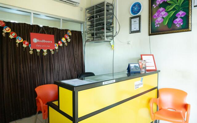 RedDoorz near H. Hasan Aroeboesman Airport
