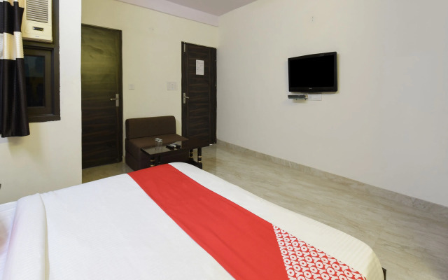 OYO 22394 Club Residency