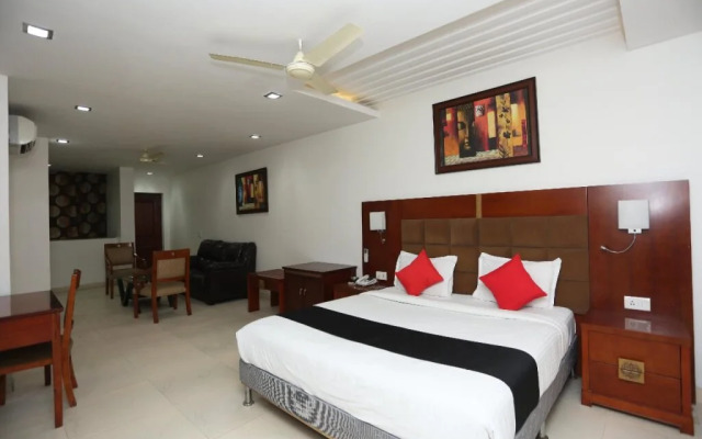The Luxotica by OYO Rooms