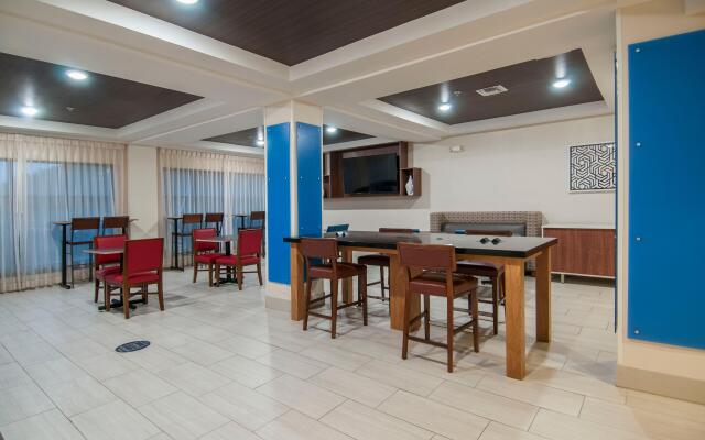Holiday Inn Express & Suites Ocean Springs by IHG