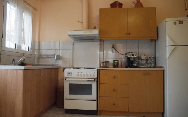 Charming Trikala Apartment With Garden & Central Heating