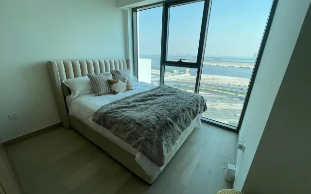 Azizi 1 BR Greek Views - 360 vacation