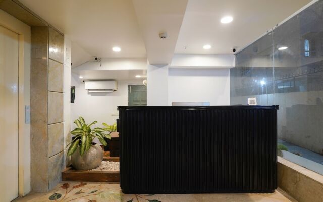 Uptown Hotel