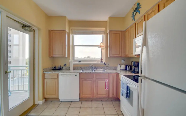 Gulfport Condo With Views: Walk to Beach