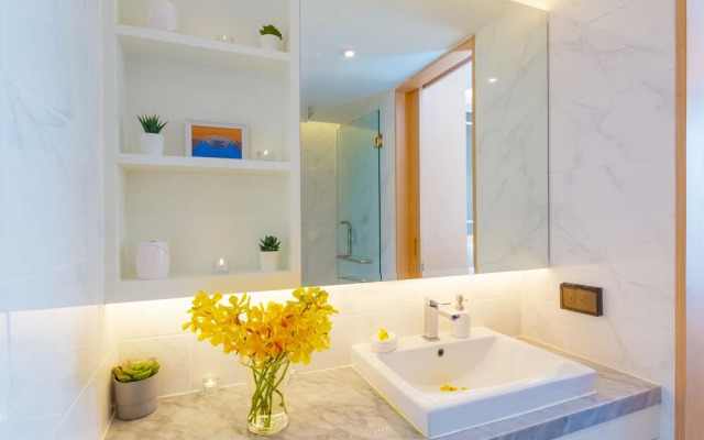 The Aristo Beach Front 713 by Holy Cow