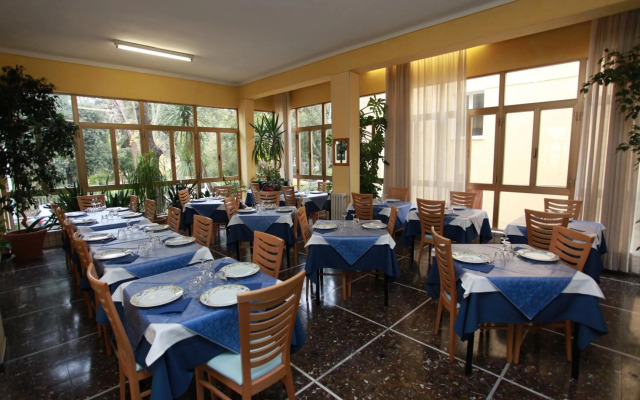 Hotel Athena
